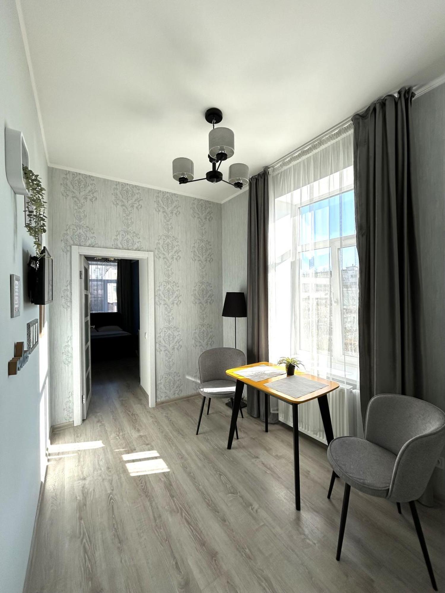 Romantic Apartment In The Сity Сenter Lviv Exterior photo